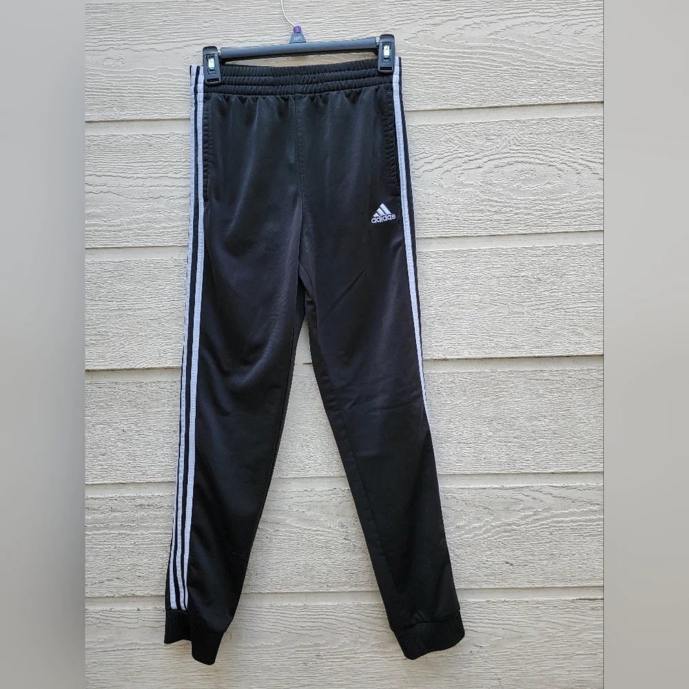 Adidas boy's jogger size L/G  14-16 color black and white